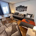 Grosses Aschaffenburg 4 Schlafzimmer Bis Zu 10 Personen Mainpark Apartman Mainaschaff