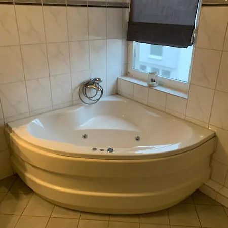 Grosses Aschaffenburg 4 Schlafzimmer Bis Zu 10 Personen Mainpark Mainaschaff