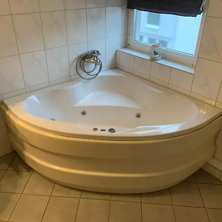 Grosses Aschaffenburg 4 Schlafzimmer Bis Zu 10 Personen Mainpark Apartman Mainaschaff