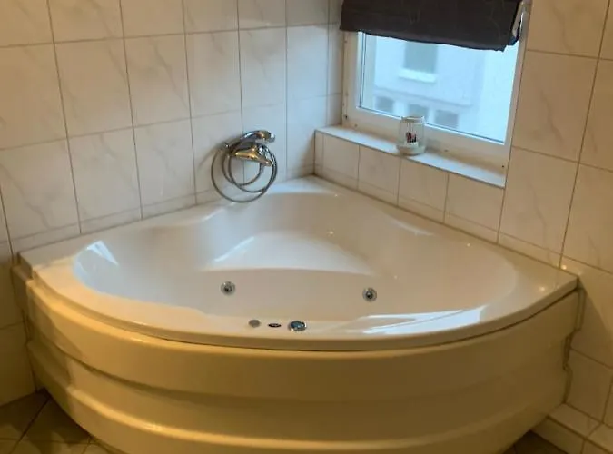 Grosses Aschaffenburg 4 Schlafzimmer Bis Zu 10 Personen Mainpark Mainaschaff
