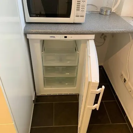 Mainpark 4 Schlafzimmer Bis Zu 10 Personen Direkt Ueber Aschaffapartment Bei Aschaffenburg Mainaschaff